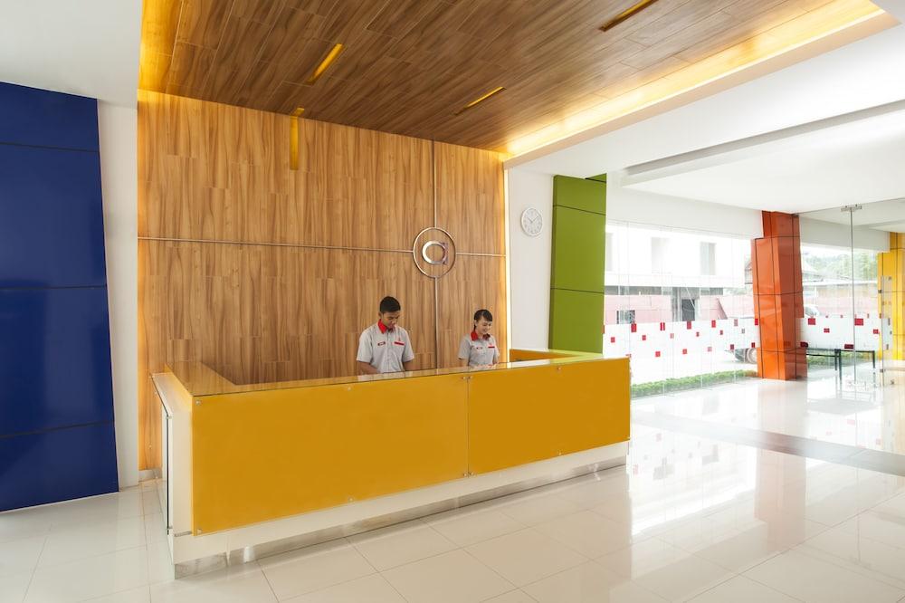 Amaris Hotel Cirebon Buitenkant foto
