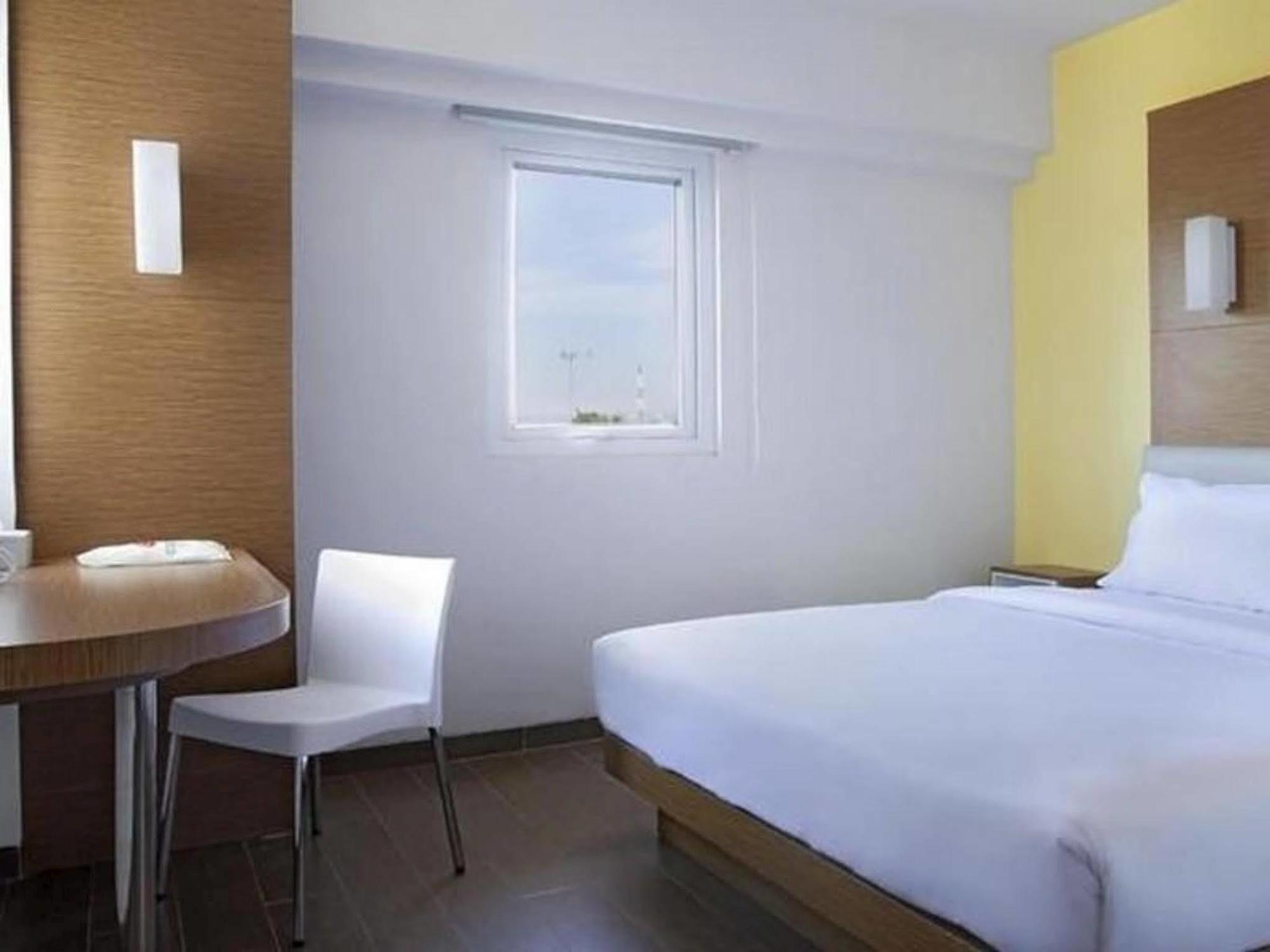 Amaris Hotel Cirebon Buitenkant foto
