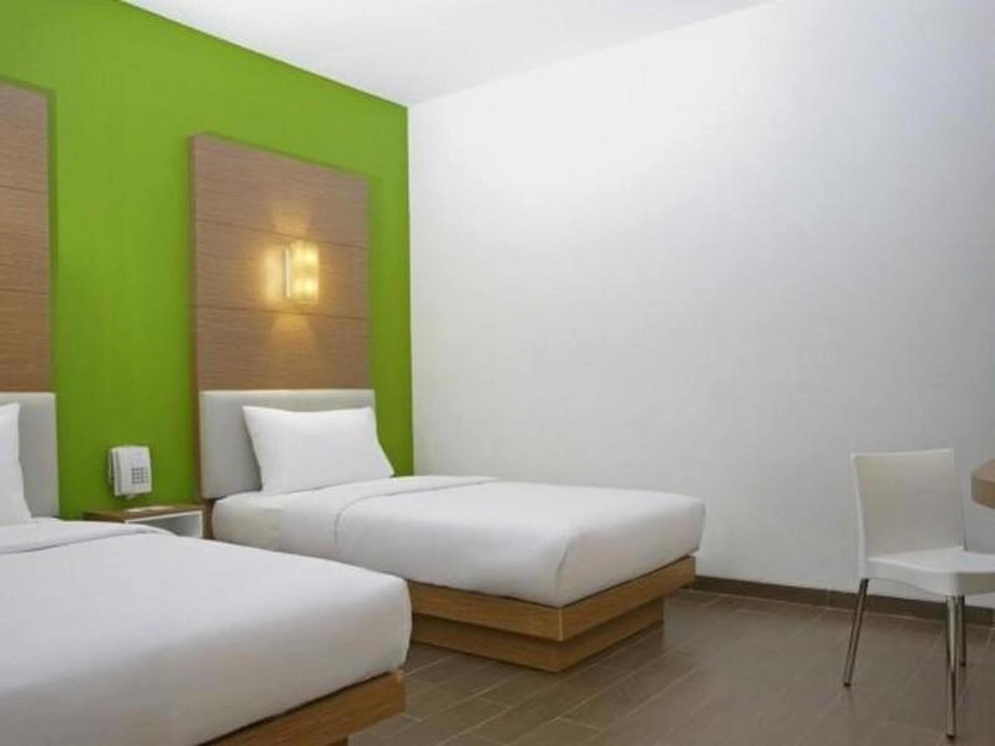 Amaris Hotel Cirebon Buitenkant foto